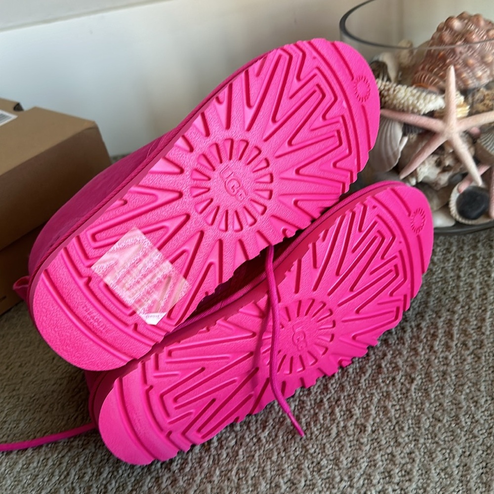 Brand New! Ugg Lace Up 9 - Picture 3 of 5